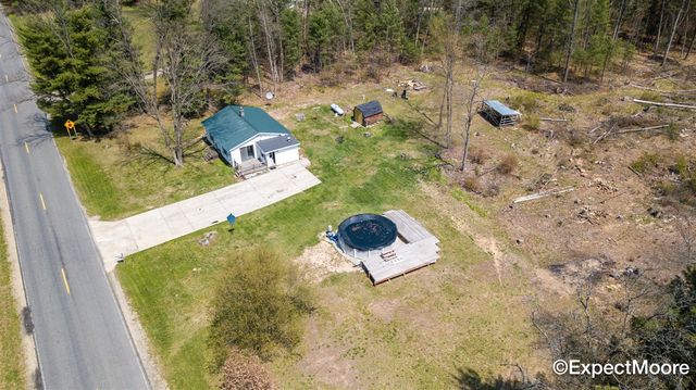 7890 N Maple Hill Road, Howard City, MI 49329