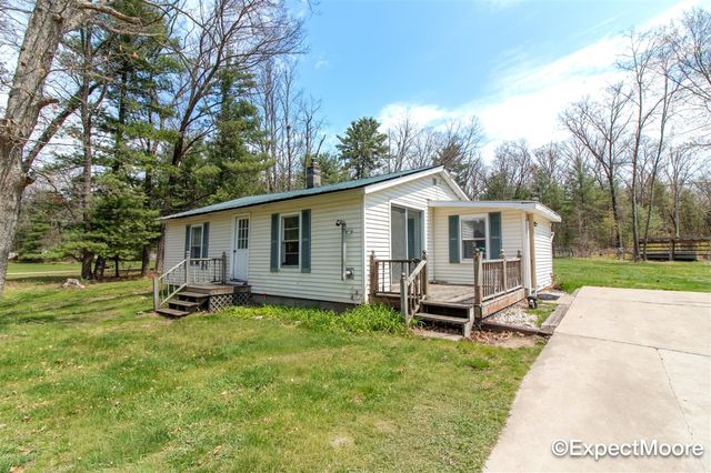 7890 N Maple Hill Road, Howard City, MI 49329