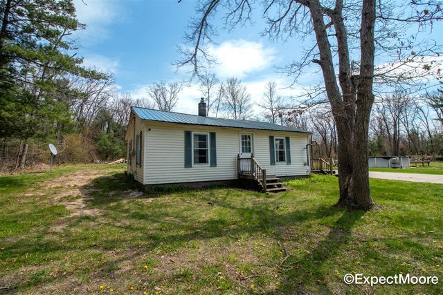 7890 N Maple Hill Road, Howard City, MI 49329