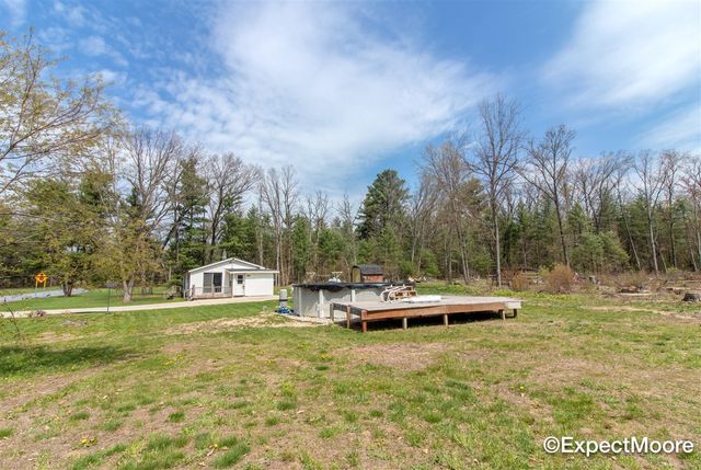 7890 N Maple Hill Road, Howard City, MI 49329