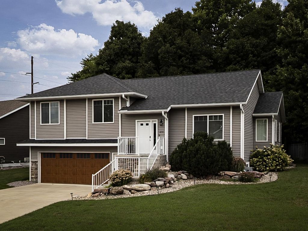 304 Tanager Road, Mankato, MN 56001