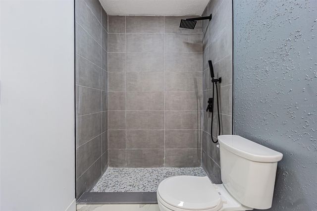 8807 OVERLOOK DRIVE, Wesley Chapel, FL 33545