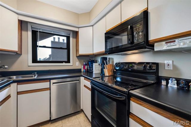 5196 Hollow Wood Court C, St Louis, MO 63128