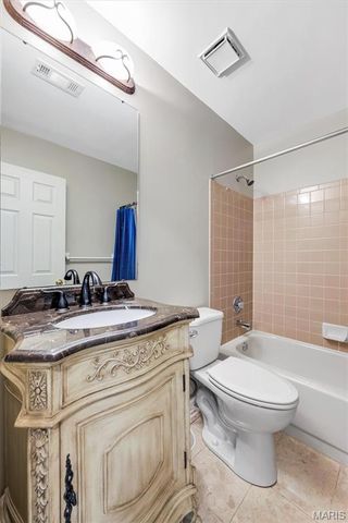 5196 Hollow Wood Court C, St Louis, MO 63128