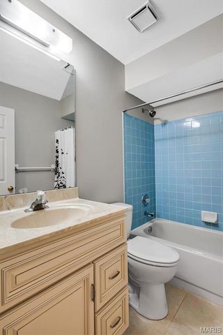 5196 Hollow Wood Court C, St Louis, MO 63128