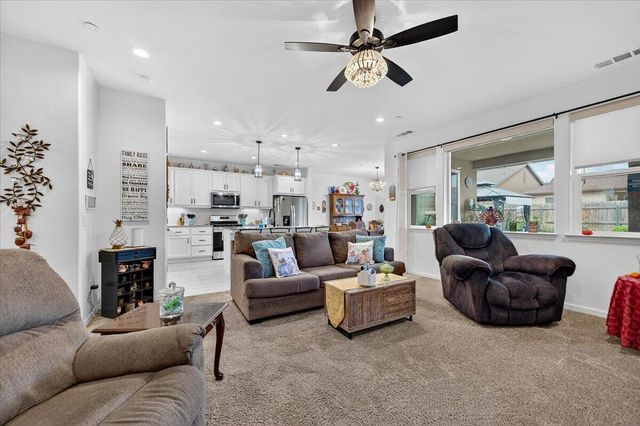 2241 E Monte Verde Court, Visalia, CA 93292