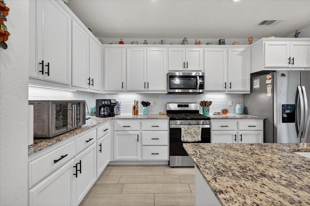 2241 E Monte Verde Court, Visalia, CA 93292