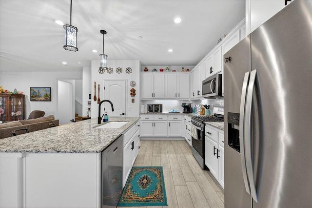 2241 E Monte Verde Court, Visalia, CA 93292