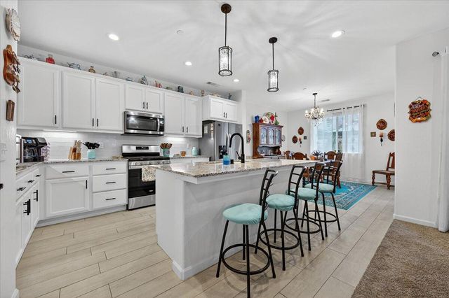 2241 E Monte Verde Court, Visalia, CA 93292