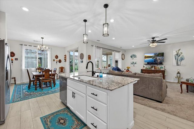 2241 E Monte Verde Court, Visalia, CA 93292