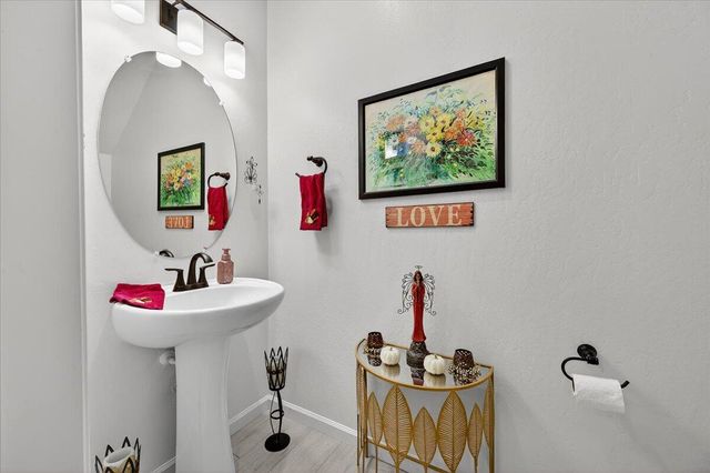 2241 E Monte Verde Court, Visalia, CA 93292