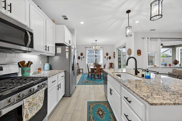 2241 E Monte Verde Court, Visalia, CA 93292