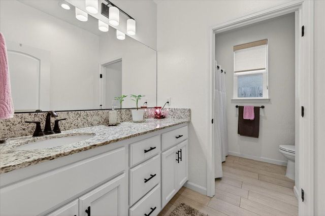 2241 E Monte Verde Court, Visalia, CA 93292