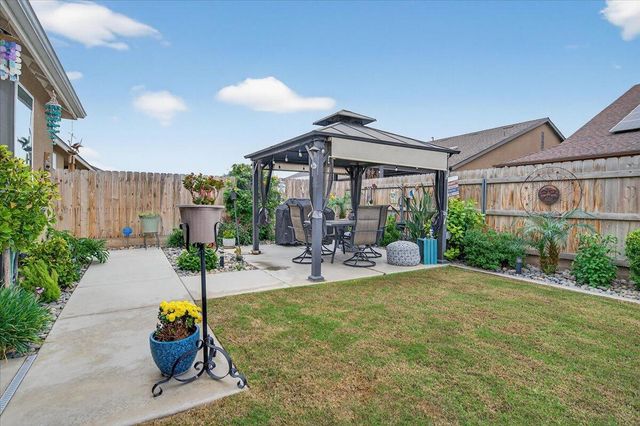 2241 E Monte Verde Court, Visalia, CA 93292
