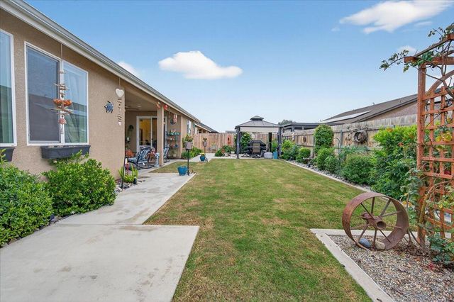 2241 E Monte Verde Court, Visalia, CA 93292