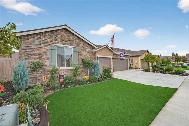 2241 E Monte Verde Court, Visalia, CA 93292