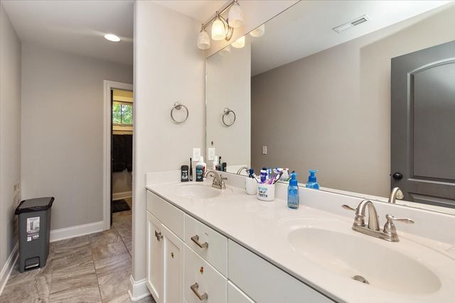 525 Piccadilly Dr, Murfreesboro, TN 37128