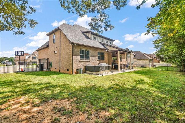 525 Piccadilly Dr, Murfreesboro, TN 37128
