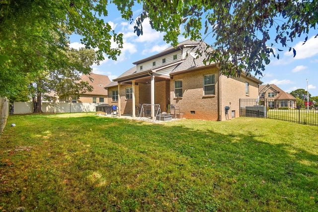 525 Piccadilly Dr, Murfreesboro, TN 37128