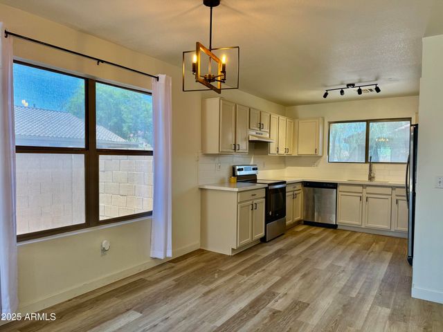 2358 E PEACH TREE Drive, Chandler, AZ 85249