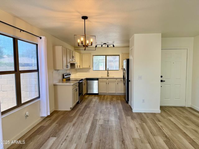 2358 E PEACH TREE Drive, Chandler, AZ 85249