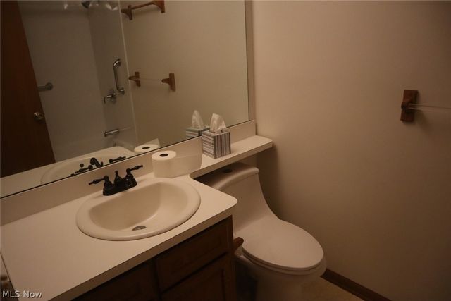 288 E Cassell Avenue, Barberton, OH 44203