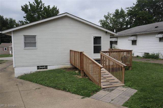 288 E Cassell Avenue, Barberton, OH 44203