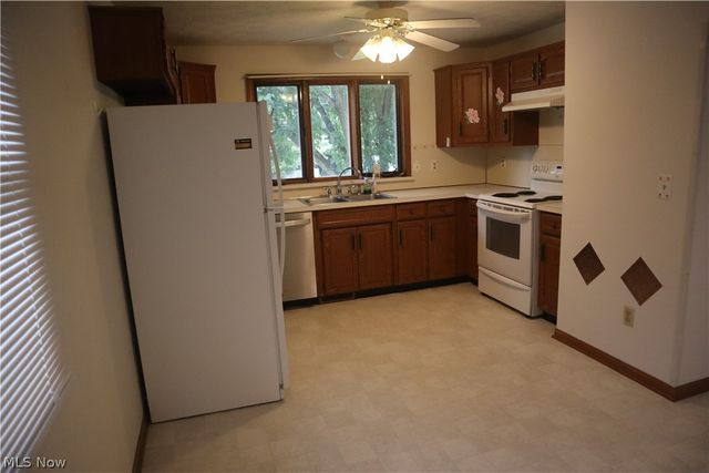 288 E Cassell Avenue, Barberton, OH 44203
