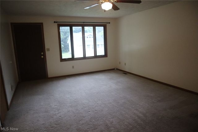 288 E Cassell Avenue, Barberton, OH 44203