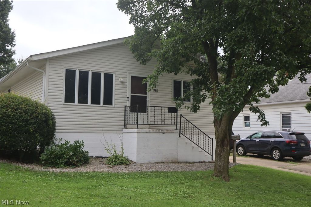 288 E Cassell Avenue, Barberton, OH 44203
