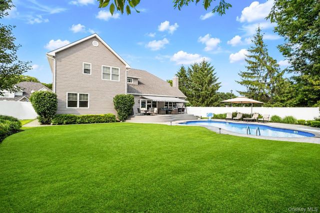 70 Summerfield Drive, Holtsville, NY 11742