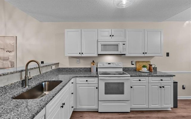7 Shelburne Court, Greensboro, NC 27455