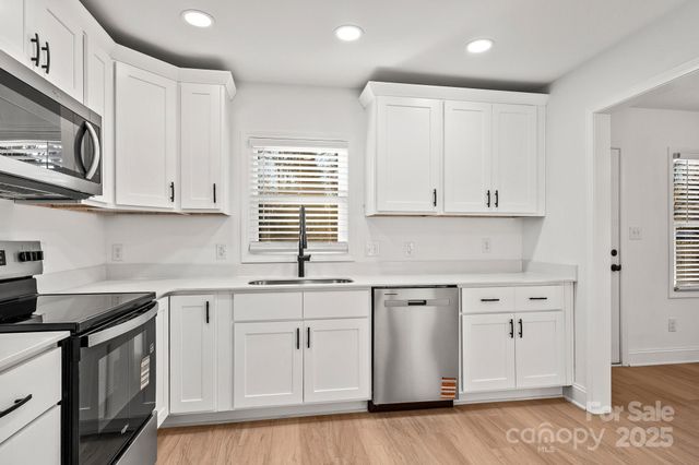 6133 Eagle Peak Drive, Charlotte, NC 28214