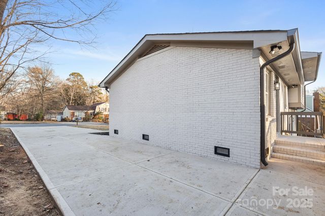 6133 Eagle Peak Drive, Charlotte, NC 28214