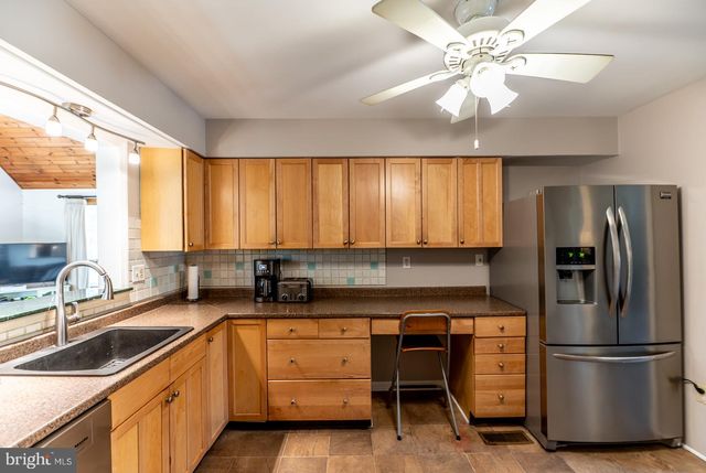 124 COLUMBIA DR, Coatesville, PA 19320