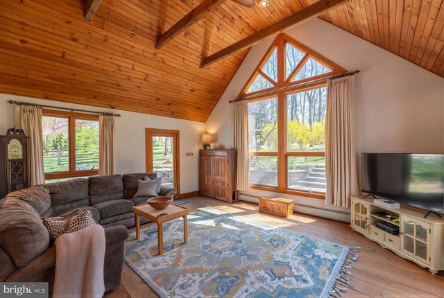 124 COLUMBIA DR, Coatesville, PA 19320