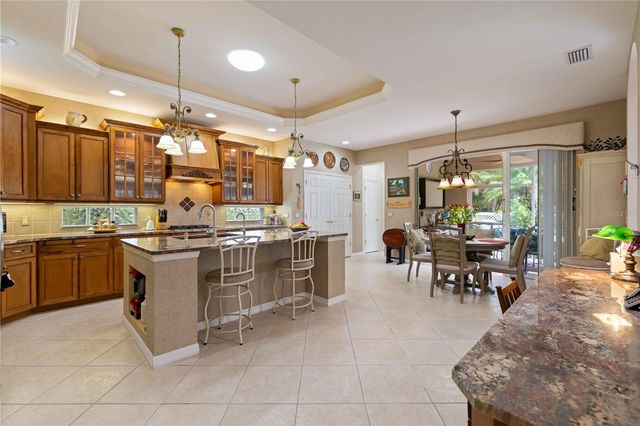 7621 CHARLESTON STREET, University Park, FL 34201