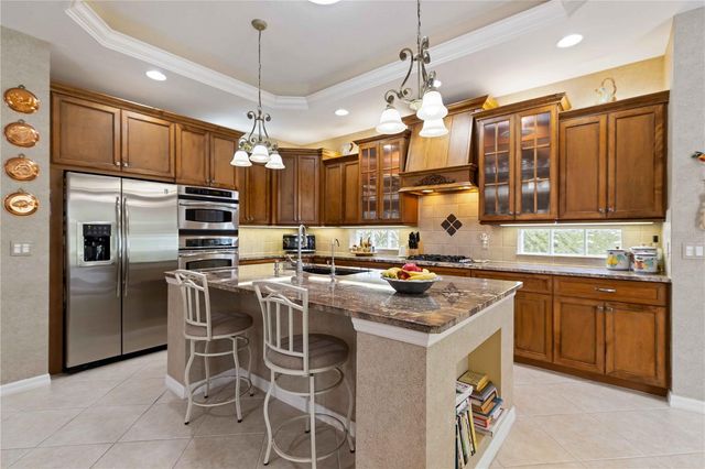 7621 CHARLESTON STREET, University Park, FL 34201