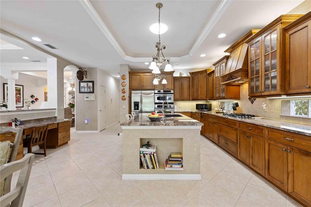 7621 CHARLESTON STREET, University Park, FL 34201