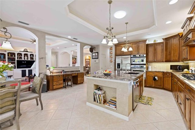 7621 CHARLESTON STREET, University Park, FL 34201