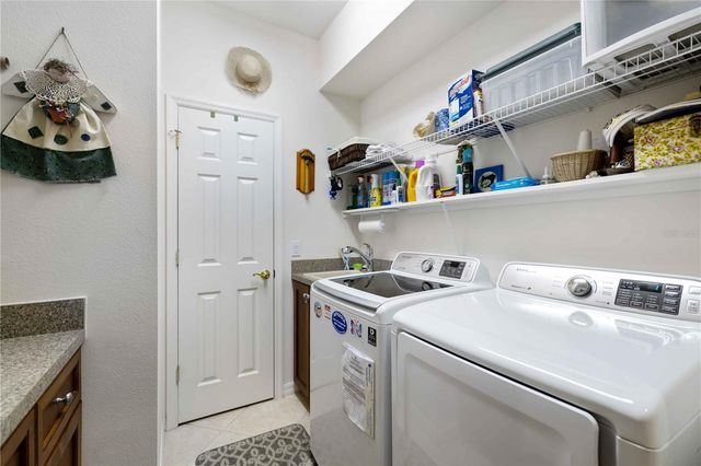 7621 CHARLESTON STREET, University Park, FL 34201