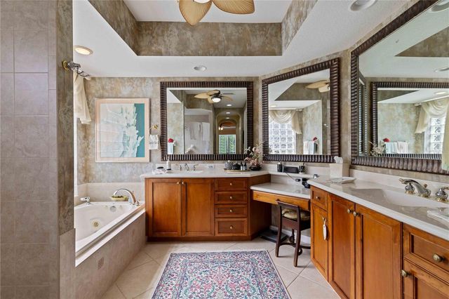 7621 CHARLESTON STREET, University Park, FL 34201