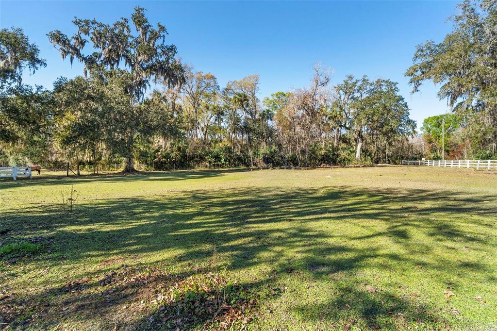 Image 11 of property listing at 3080 RAGIS ROAD, Edgewater, FL 32132