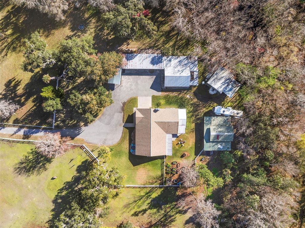 Image 14 of property listing at 3080 RAGIS ROAD, Edgewater, FL 32132