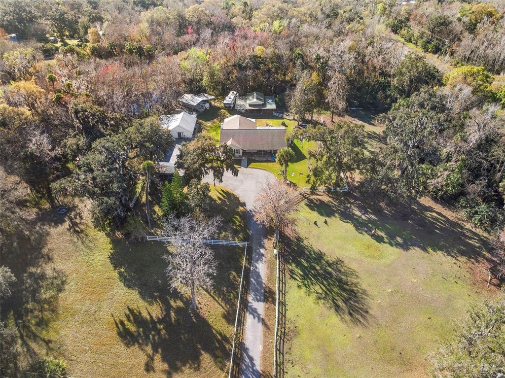 Image 17 of property listing at 3080 RAGIS ROAD, Edgewater, FL 32132