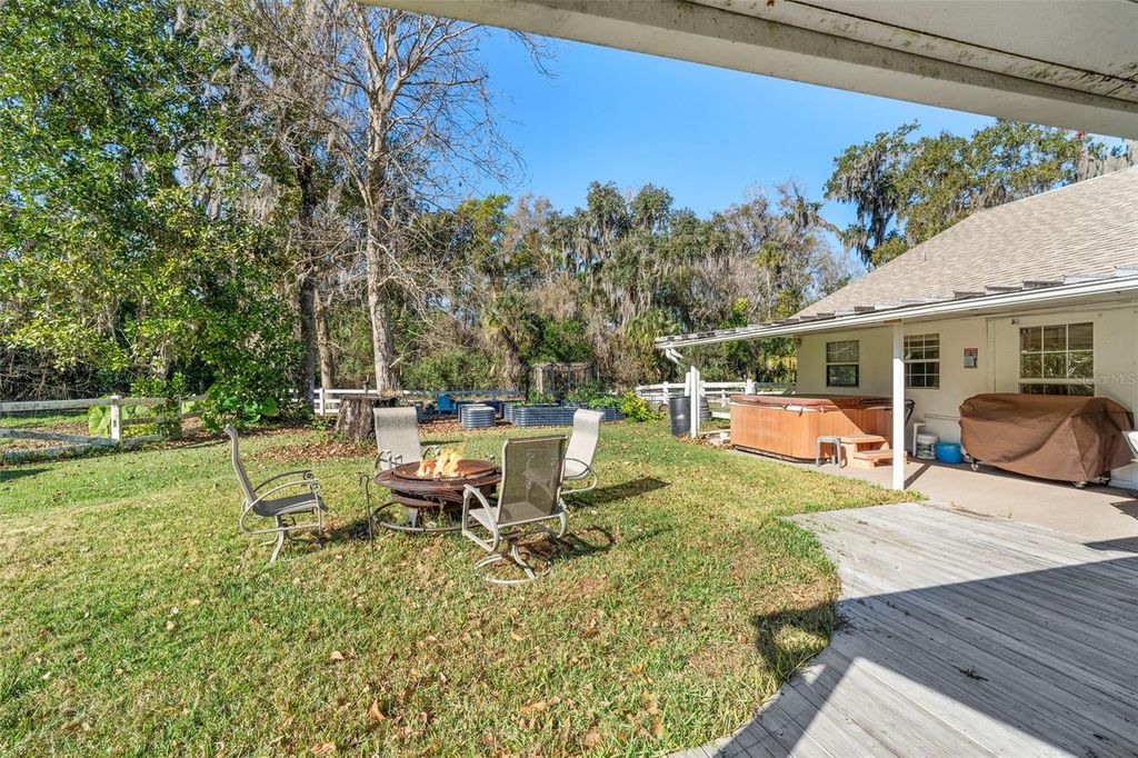Image 23 of property listing at 3080 RAGIS ROAD, Edgewater, FL 32132