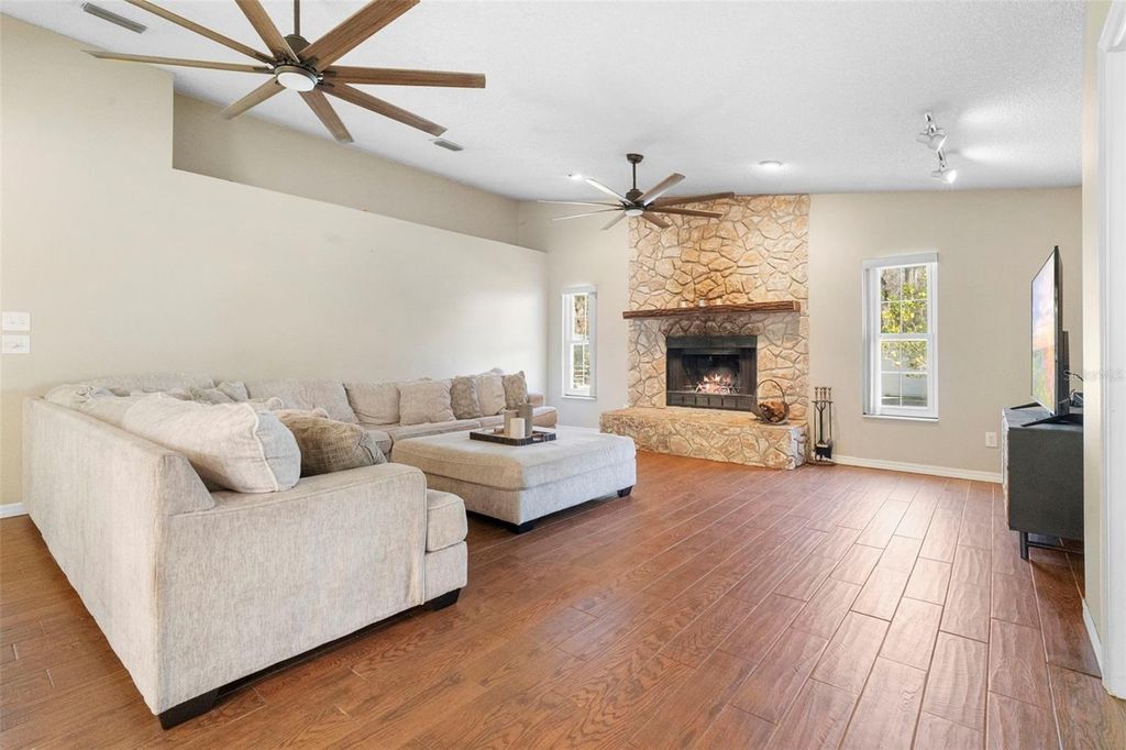 Image 33 of property listing at 3080 RAGIS ROAD, Edgewater, FL 32132