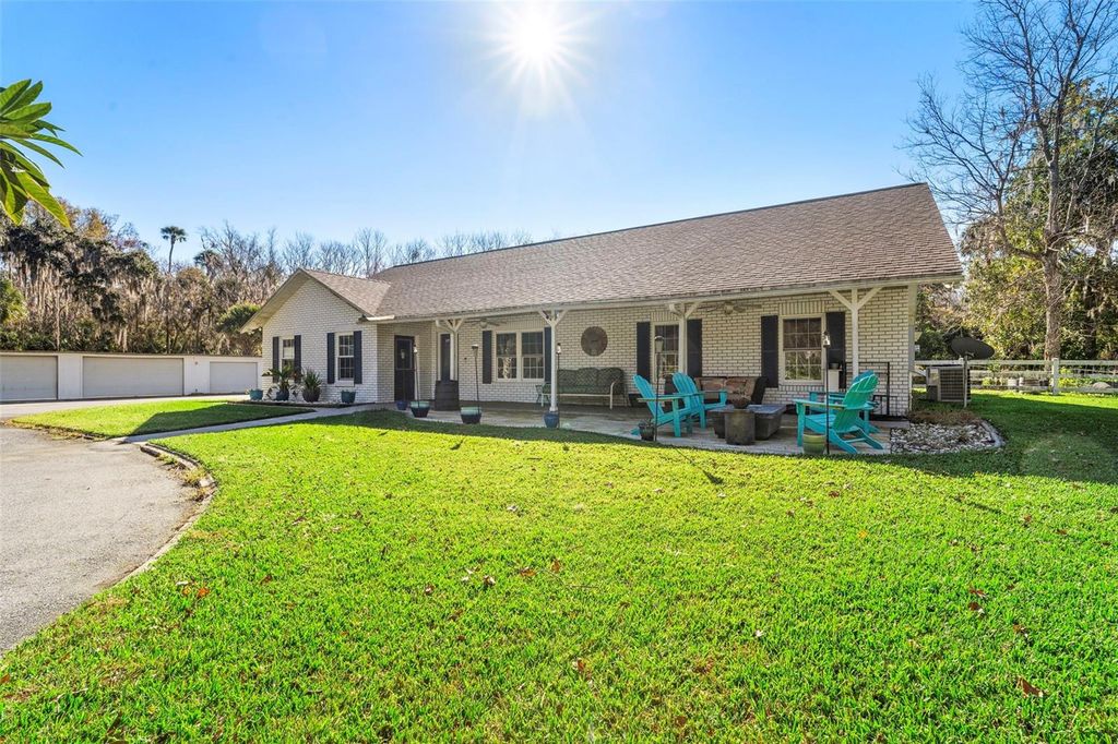 Image 5 of property listing at 3080 RAGIS ROAD, Edgewater, FL 32132