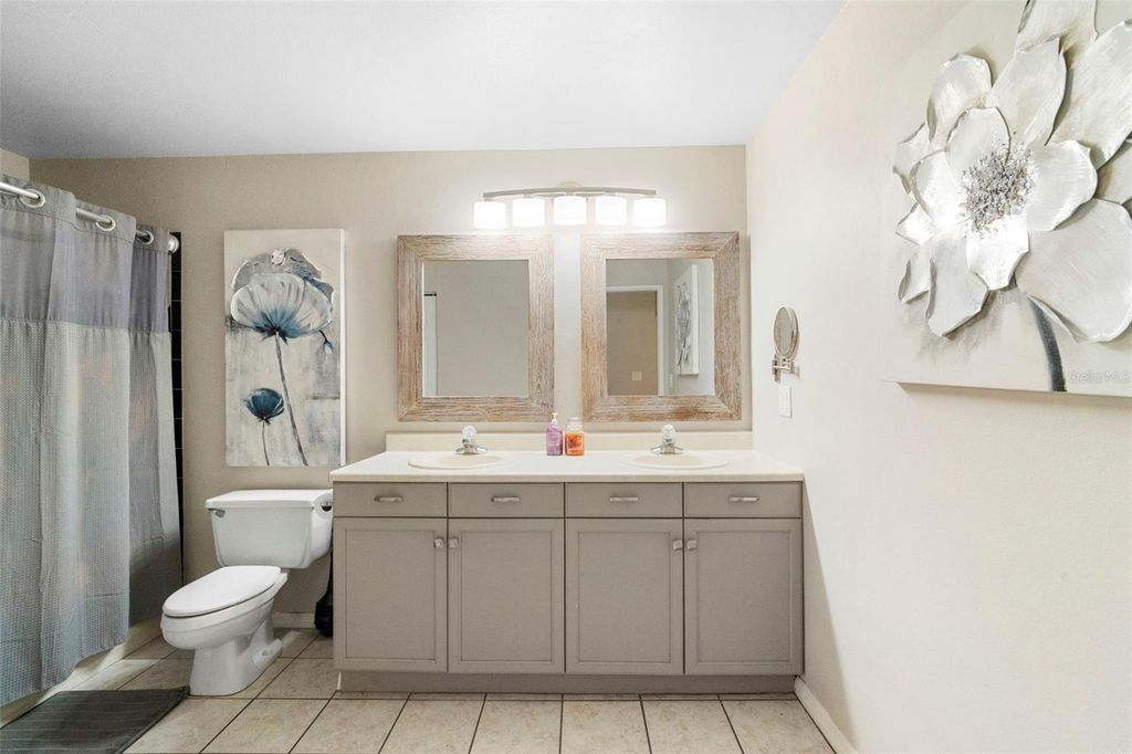 Image 48 of property listing at 3080 RAGIS ROAD, Edgewater, FL 32132