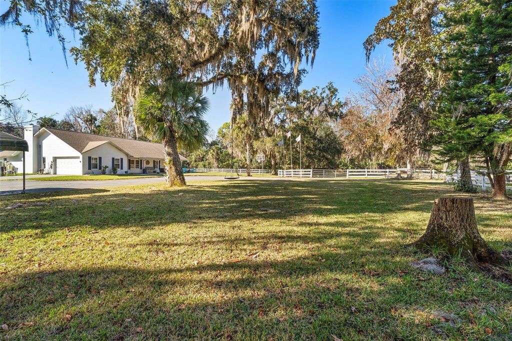 Image 10 of property listing at 3080 RAGIS ROAD, Edgewater, FL 32132